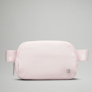 NWOTS 🔥 Everywhere Belt Bag 1L